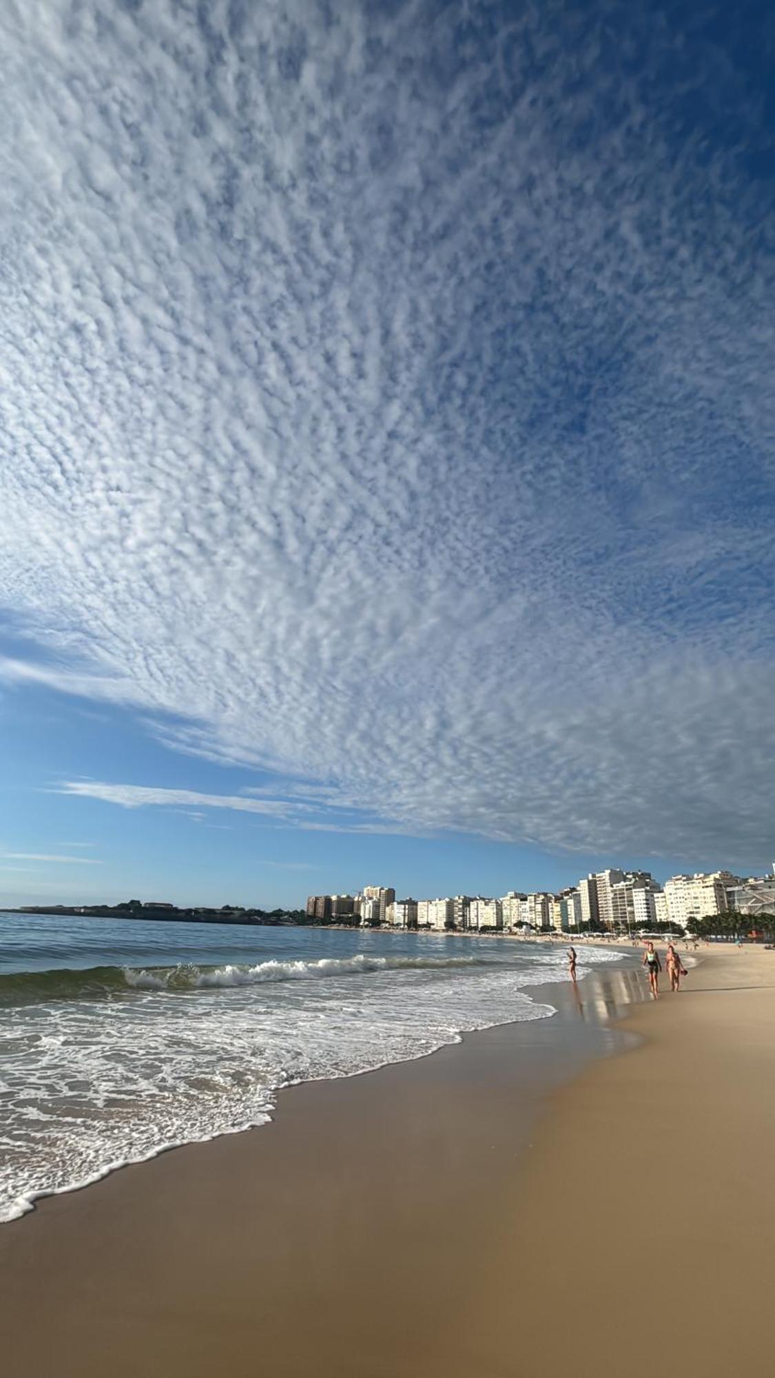 Apartemen Copacabana 1 Block From The Rio de Janeiro
